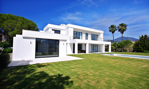 Villa de style contemporaine en première ligne de golf à vendre dans Nueva Andalucía - Marbella 