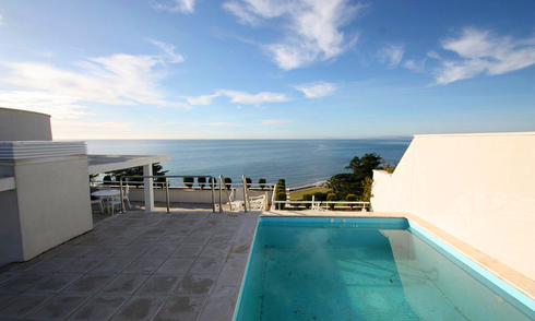 Estepona nouvelle Mille d' Or à vendre: penthouse en première ligne de plage 