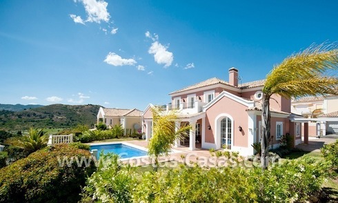 Nouvelle villa à vendre dans un complexe fermé dans la zone de Marbella - Benahavis sur la Costa del Sol 