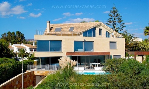 Villa moderne en première ligne de plage à acheter à Marbella 