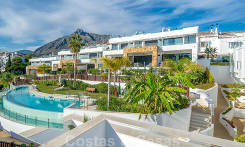 Magnifiques nouvelles maisons de ville à vendre modernes sur la Mille d’Or, Marbella. Dernière unité! Prêt à emménager. 28568