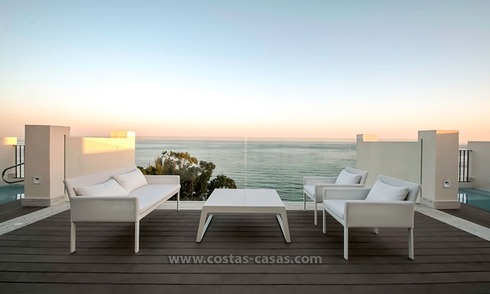 Revente: Exclusive Penthouse moderne en première ligne de plage, nouvelle mille d’or, Marbella - Estepona 