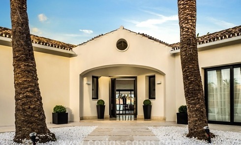 Villa rénovée en première ligne de golf à vendre à Los Naranjos Golf, Nueva Andalucía, Marbella 