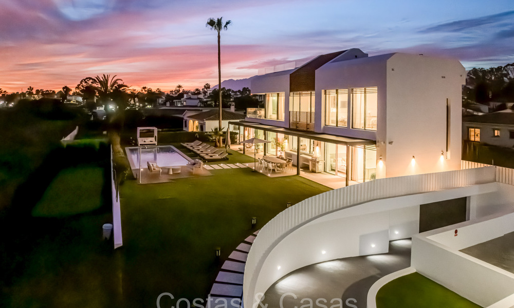 Villa de luxe unique en front de mer à vendre, New Golden Mile, Marbella - Estepona. 72230