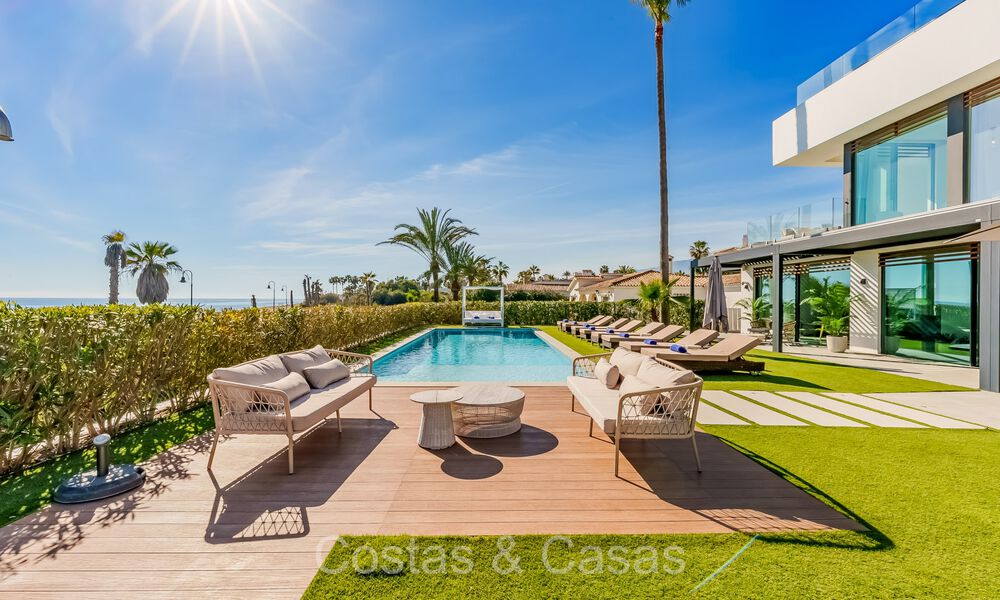 Villa de luxe unique en front de mer à vendre, New Golden Mile, Marbella - Estepona. 72250