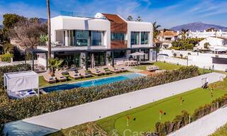 Villa de luxe unique en front de mer à vendre, New Golden Mile, Marbella - Estepona. 72276 