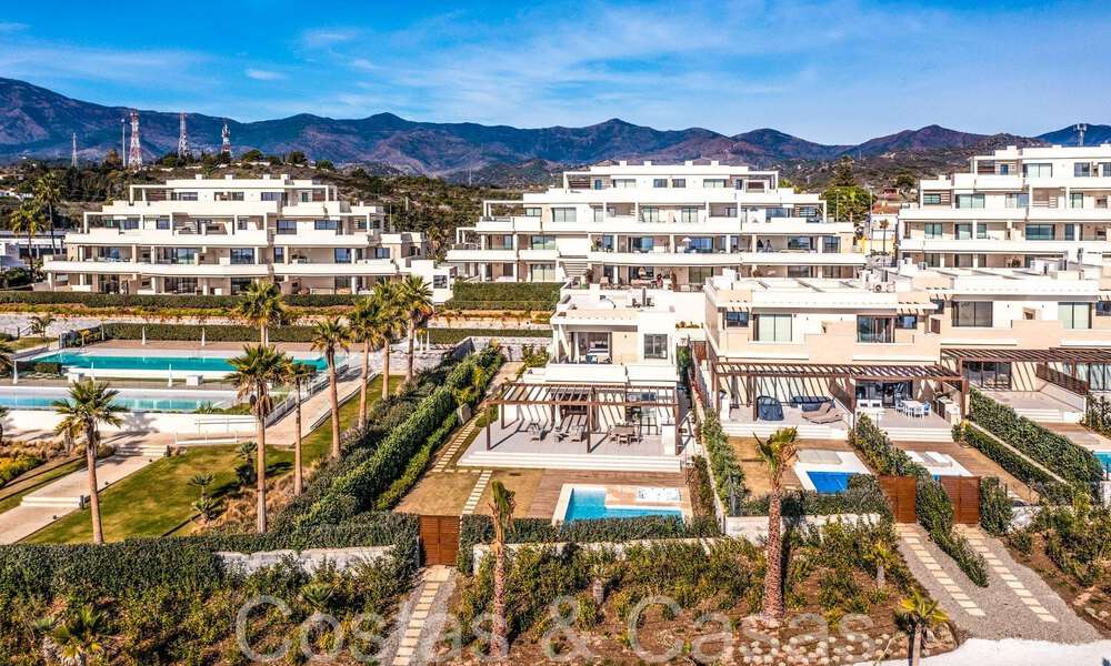 Nouvelles villas de luxe en première ligne de plage à vendre dans un complexe exclusif, New Golden Mile, Marbella 69818
