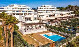 Nouvelles villas de luxe en première ligne de plage à vendre dans un complexe exclusif, New Golden Mile, Marbella 69820 