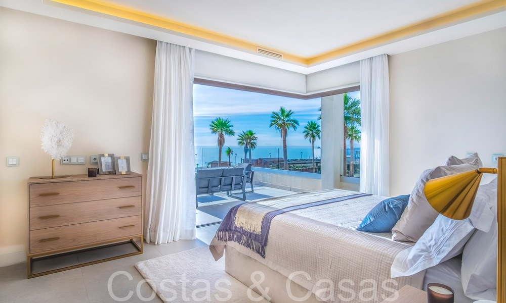 Nouvelles villas de luxe en première ligne de plage à vendre dans un complexe exclusif, New Golden Mile, Marbella 69830