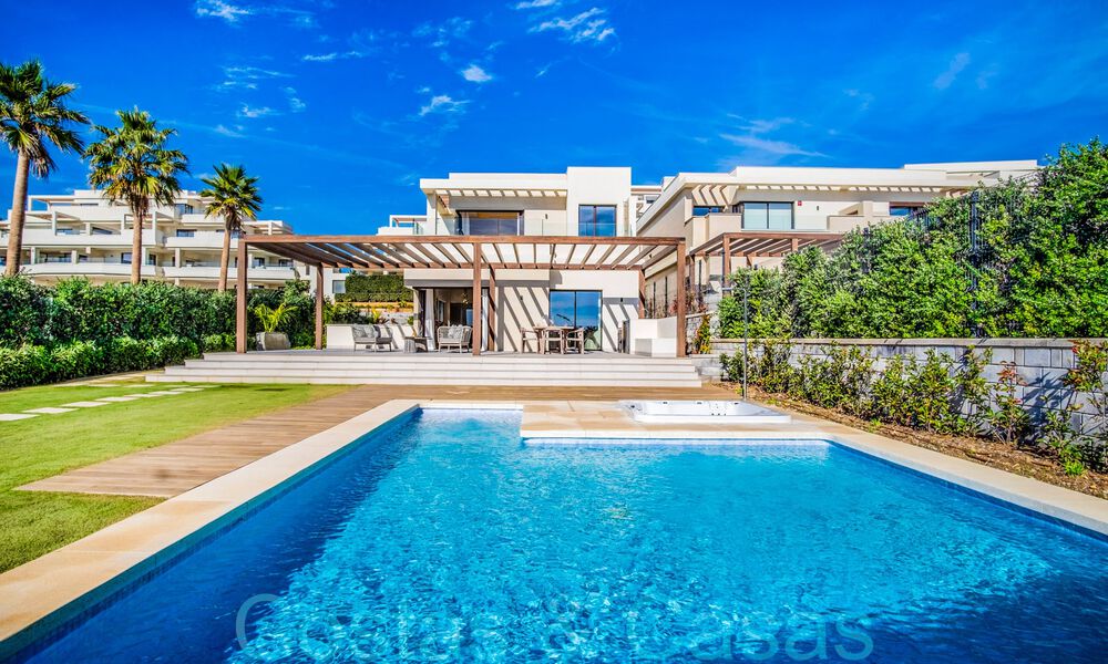 Nouvelles villas de luxe en première ligne de plage à vendre dans un complexe exclusif, New Golden Mile, Marbella 69846