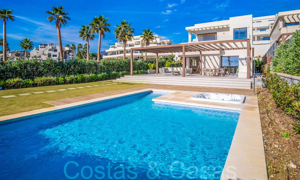 Nouvelles villas de luxe en première ligne de plage à vendre dans un complexe exclusif, New Golden Mile, Marbella 69847