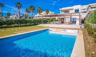 Nouvelles villas de luxe en première ligne de plage à vendre dans un complexe exclusif, New Golden Mile, Marbella 69847 