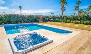Nouvelles villas de luxe en première ligne de plage à vendre dans un complexe exclusif, New Golden Mile, Marbella 69848 