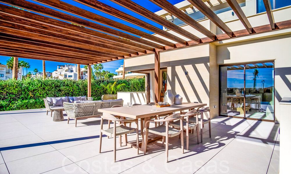 Nouvelles villas de luxe en première ligne de plage à vendre dans un complexe exclusif, New Golden Mile, Marbella 69850