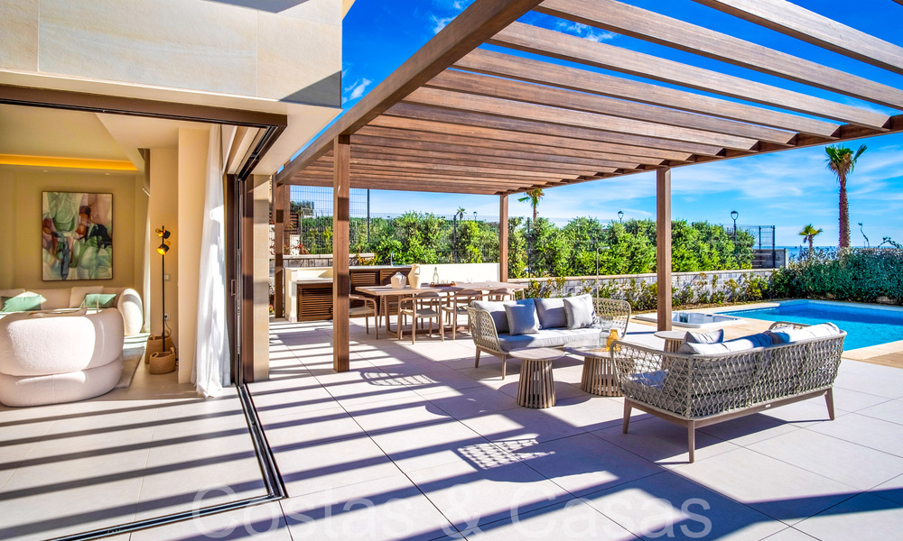 Nouvelles villas de luxe en première ligne de plage à vendre dans un complexe exclusif, New Golden Mile, Marbella 69852