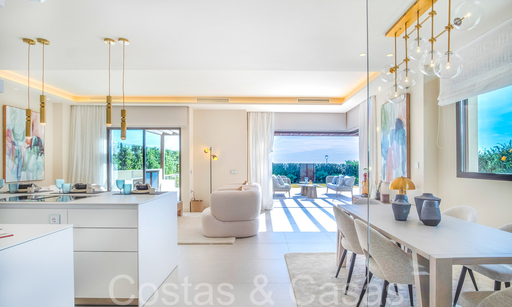 Nouvelles villas de luxe en première ligne de plage à vendre dans un complexe exclusif, New Golden Mile, Marbella 69857