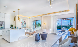 Nouvelles villas de luxe en première ligne de plage à vendre dans un complexe exclusif, New Golden Mile, Marbella 69858 