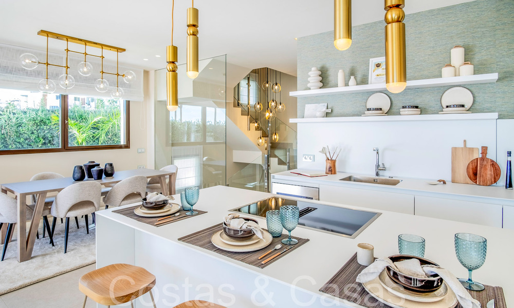 Nouvelles villas de luxe en première ligne de plage à vendre dans un complexe exclusif, New Golden Mile, Marbella 69861