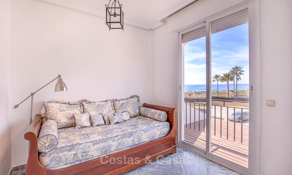 A vendre, spacieuse maison jumelée avec vue magnifique sur la mer, dans un complexe prestigieux en front de mer - Marbella Est 10047