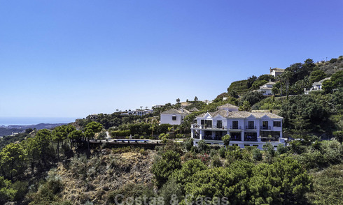 Charmante villa de luxe rustique avec touche moderne à vendre, avec des vues fantastiques, situé dans un magnifique domaine à Benahavis, Marbella 16091