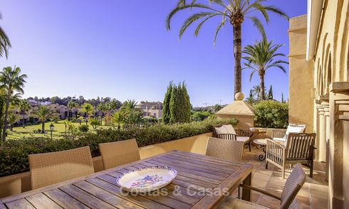 Penthouse duplex spacieux à vendre dans une urbanisation de golf de luxe, East Estepona, Marbella 18160