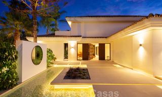 Exquise villa de luxe de style méditerranéenne moderne à vendre, en première ligne de golf à Nueva Andalucia, Marbella 21501 