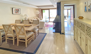 Penthouse moderne à vendre dans un complexe de première ligne de plage avec piscine privée et vue sur la mer, entre Marbella et Estepona 25758 