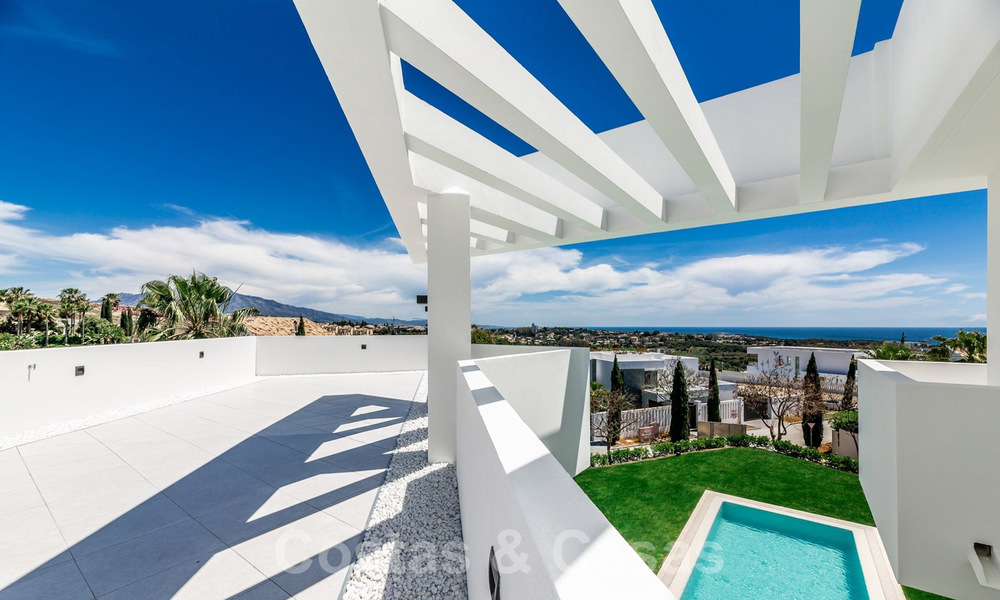 Villa moderne avec vue sur la mer à vendre sur le golf de Los Flamingos à Marbella - Benahavis. Prix réduit. 26011