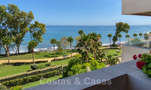 Appartement moderne à vendre dans un complexe en bord de mer avec vue sur la mer, situé entre Marbella et Estepona 27000