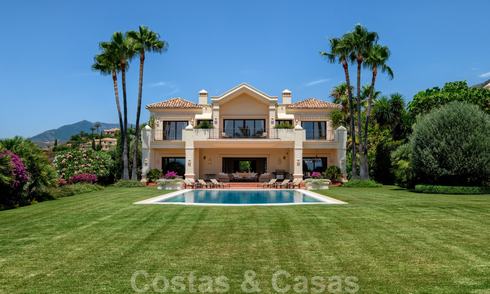 Villa de luxe méditerranéenne classique à vendre avec vue imprenable sur la mer dans une résidence fermée sur le Golden Mile, Marbella 27277