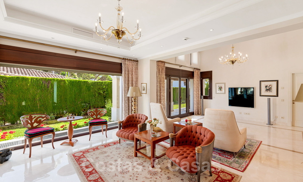 Villa méditerranéenne en bord de la mer à vendre dans un quartier résidentiel exclusif du Golden Mile de Marbella 39171