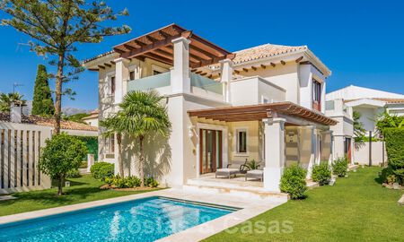 Villa méditerranéenne en bord de la mer à vendre dans un quartier résidentiel exclusif du Golden Mile de Marbella 39181