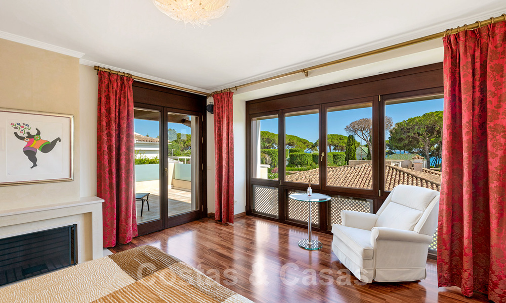 Villa méditerranéenne en bord de la mer à vendre dans un quartier résidentiel exclusif du Golden Mile de Marbella 39188