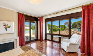 Villa méditerranéenne en bord de la mer à vendre dans un quartier résidentiel exclusif du Golden Mile de Marbella 39188 