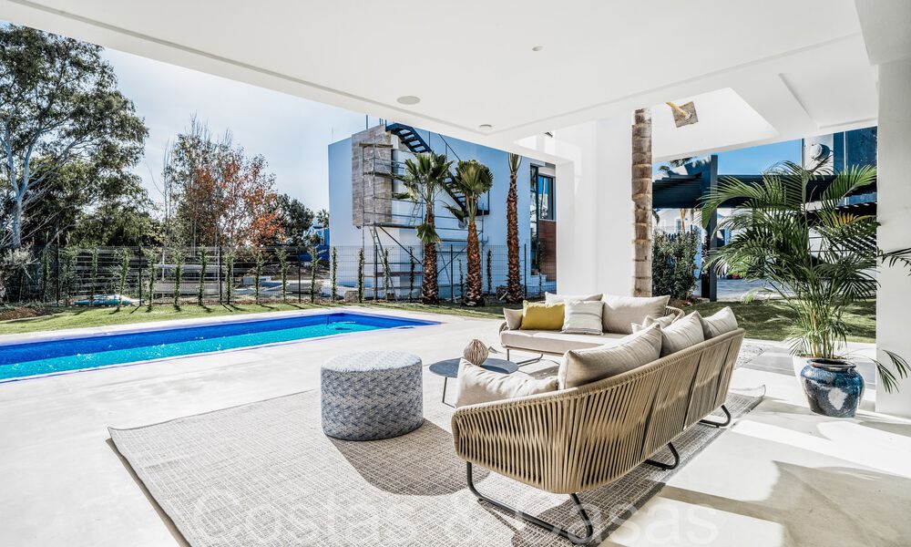 Villas contemporaines de luxe à vendre à distance de marche d'un club de golf renommé, sur le nouveau Golden Mile entre Marbella et Estepona 69276