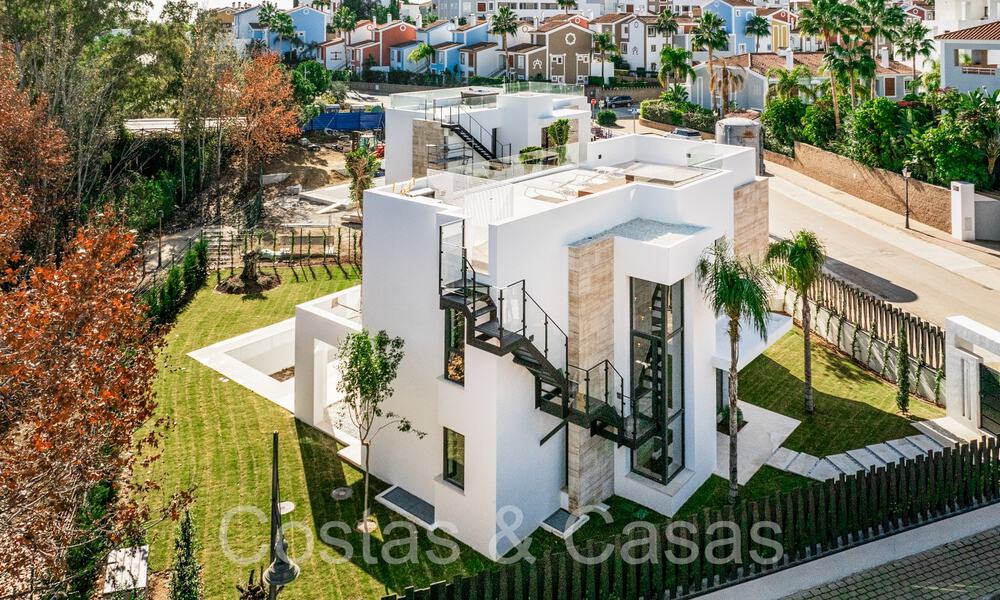 Villas contemporaines de luxe à vendre à distance de marche d'un club de golf renommé, sur le nouveau Golden Mile entre Marbella et Estepona 69286