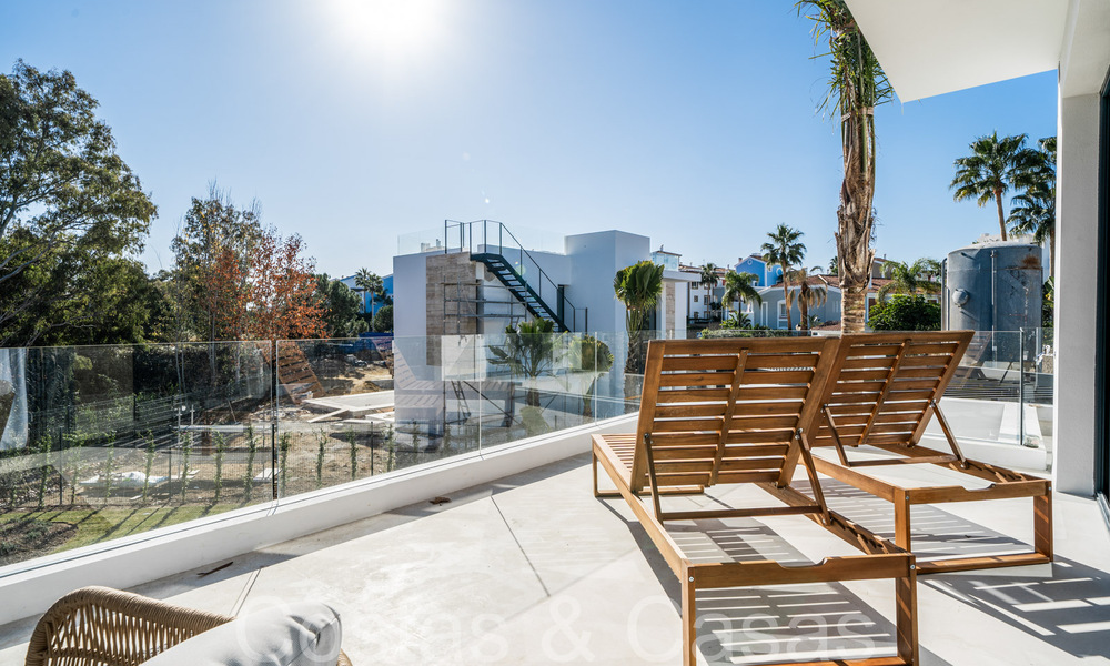 Villas contemporaines de luxe à vendre à distance de marche d'un club de golf renommé, sur le nouveau Golden Mile entre Marbella et Estepona 69288