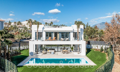 Villas contemporaines de luxe à vendre à distance de marche d'un club de golf renommé, sur le nouveau Golden Mile entre Marbella et Estepona 69289