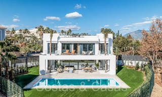 Villas contemporaines de luxe à vendre à distance de marche d'un club de golf renommé, sur le nouveau Golden Mile entre Marbella et Estepona 69289 