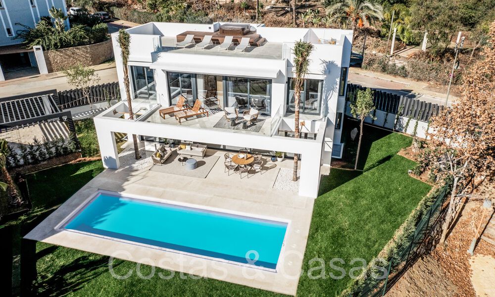 Villas contemporaines de luxe à vendre à distance de marche d'un club de golf renommé, sur le nouveau Golden Mile entre Marbella et Estepona 69290