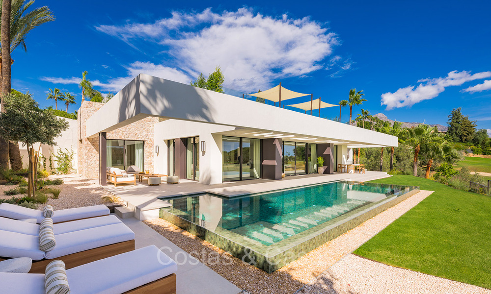 Nouvelle villa de luxe ultramoderne à vendre avec un design architectural, en première ligne du golf Los Naranjos à Nueva Andalucia, Marbella 73099