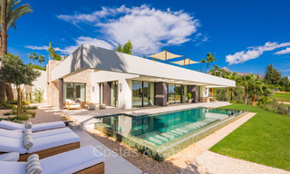 Nouvelle villa de luxe ultramoderne à vendre avec un design architectural, en première ligne du golf Los Naranjos à Nueva Andalucia, Marbella 73099 