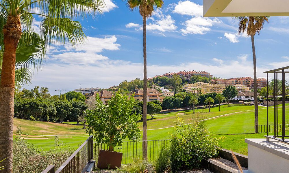 Nouvelle villa de luxe ultramoderne à vendre avec un design architectural, en première ligne du golf Los Naranjos à Nueva Andalucia, Marbella 73102