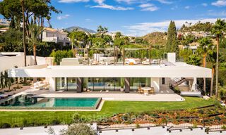 Nouvelle villa de luxe ultramoderne à vendre avec un design architectural, en première ligne du golf Los Naranjos à Nueva Andalucia, Marbella 73121 