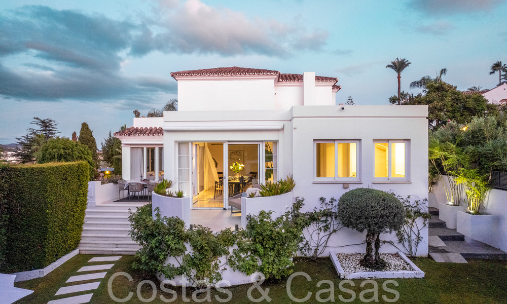 Villa méditerranéenne indépendante à vendre à distance de marche des commodités avec vue sur la vallée du golf et le paysage montagneux à Nueva Andalucia, Marbella 68205