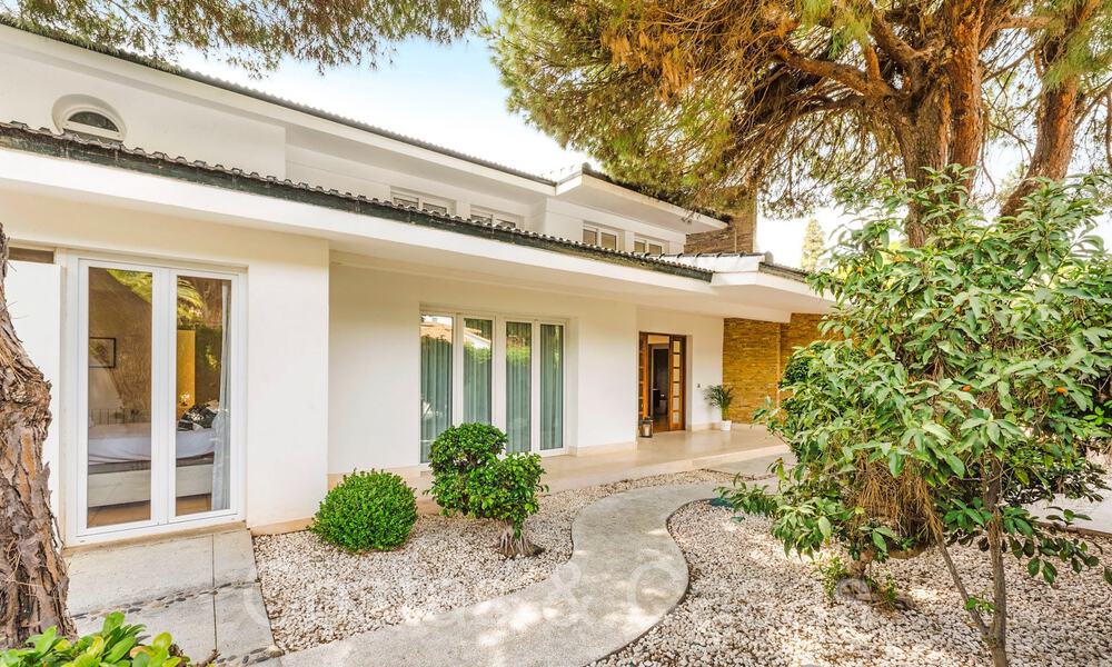 Spacieuse villa de luxe à vendre avec grand jardin privé à l'est du centre de Marbella 68880