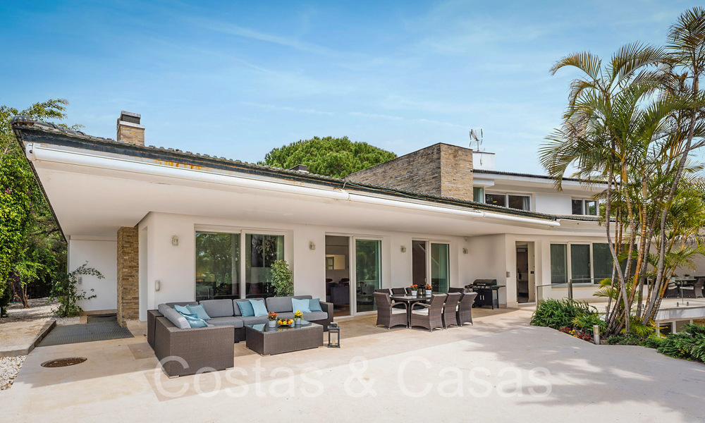 Spacieuse villa de luxe à vendre avec grand jardin privé à l'est du centre de Marbella 68889