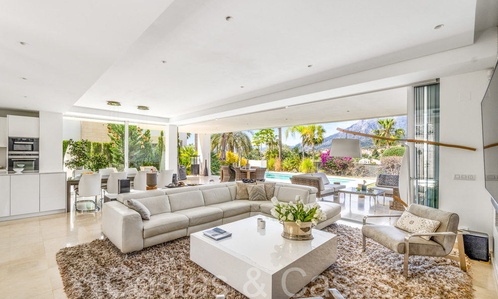 Villa de luxe moderniste à vendre dans un quartier naturel très recherché à l'est du centre de Marbella 68171