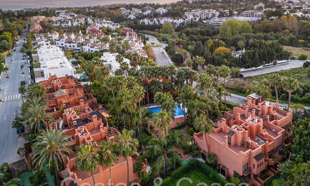 Superbe maison de ville méditerranéenne à vendre dans une urbanisation très réputée et sécurisée sur le Golden Mile de Marbella 67340