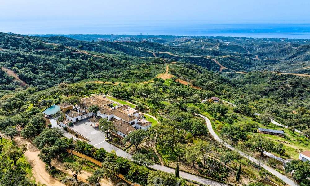 Grand domaine andalou à vendre sur un terrain surélevé de 5 hectares dans les collines de l'est de Marbella 67542